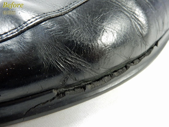 コールハーン(COLE HAAN)革靴(ビジネスシューズ・紳士靴)の劣化したウレタンソールをビブラム(Vibram)ガムライトソールでオールソール交換修理(靴底張替え修繕補修)-マッケイ製法の修理前のソール劣化破損部分