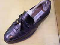 カンガルーレザーの革靴にシューキーパーまたはシューツリーを入れる