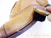 革靴の細かい箇所のブラッシング