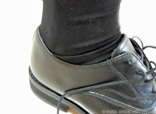 22.0cm（22cm）のメンズ（男性用）ドレスシューズ（革靴・ビジネスシューズ・紳士靴）を女性が履いた時の踵の余裕