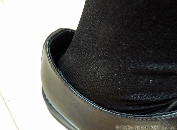 24cm（24.0cm）のメンズ（男性用）ドレスシューズ（革靴・ビジネスシューズ・紳士靴）を女性が履いた時の踵の余裕（隙間）