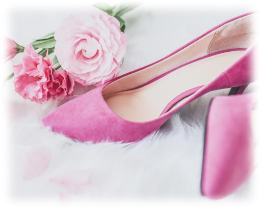 ピンクのベルベット地のパンプス（レディース婦人靴）