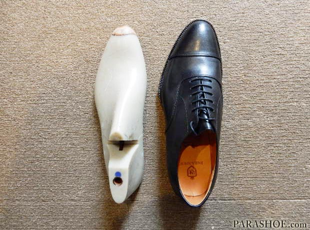 木型とその木型で作られた靴