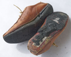 コールハーン×ナイキAIR メンズシューズのソールの加水分解による破損部分